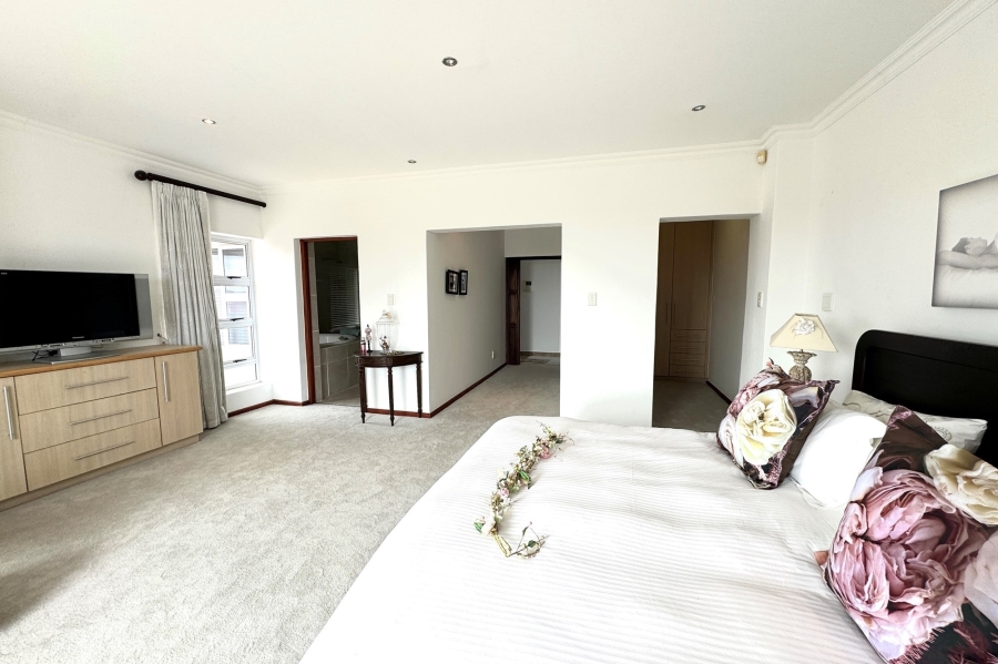 6 Bedroom Property for Sale in Myburgh Park Western Cape